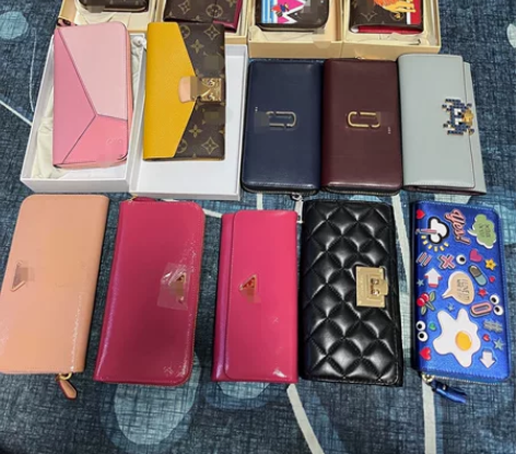 出自用闲置女士手包，钱包，所有包都没背过两...