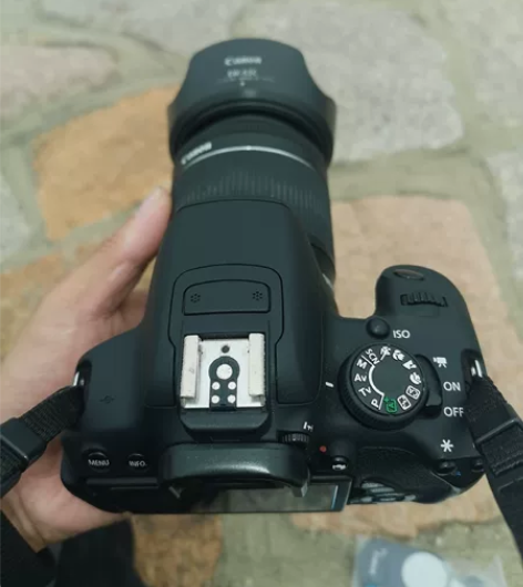 闲置佳能EOS—700D单反相机，X东上买...