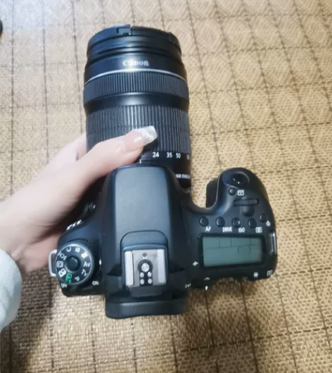 佳能70d单反相机加18-135镜头 九成...