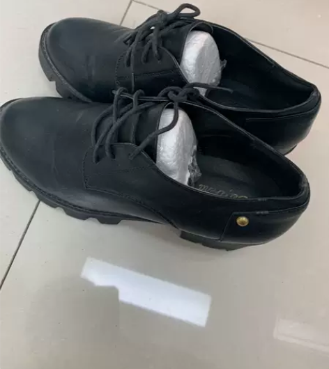 涉趣 人气黑复古学院风擦色单鞋，跟高估计6...