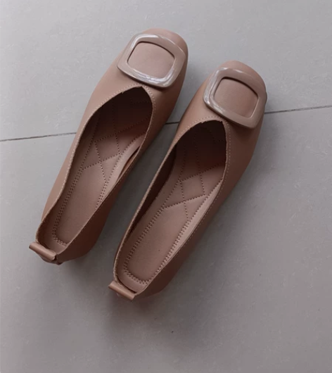 全新软底鞋，39码，偏小一码。 感兴趣的话...