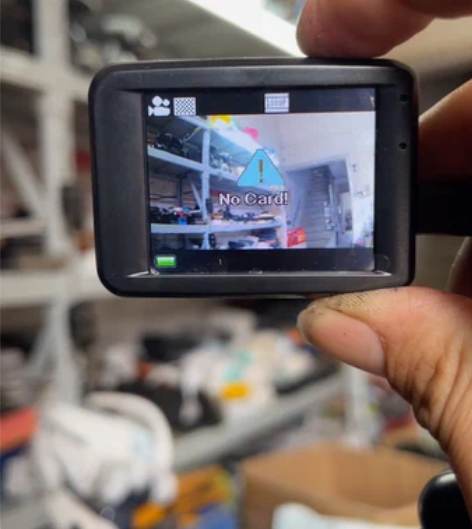 运动机相机 关联山狗 成色很新 开机有个英...