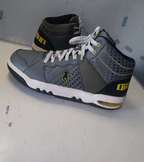 乔丹/提醒实际标准正码42.5码(因鞋上标...