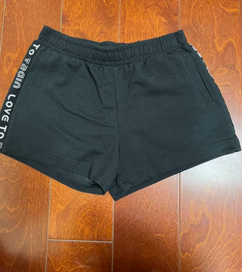 全新特步女款运动短裤，160码s码，当时为...