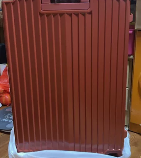 一月前买的全新行李箱用不上了，28寸 焦糖...
