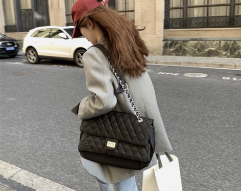 包包新款2021网红大包小香风大容量尼龙斜...