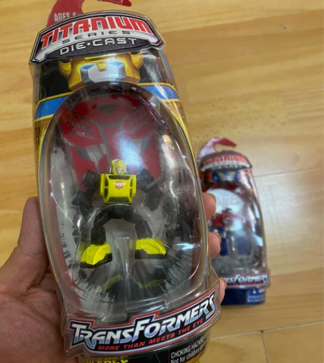 变形金刚3寸钛系列，美版动画片版大黄蜂，孩...
