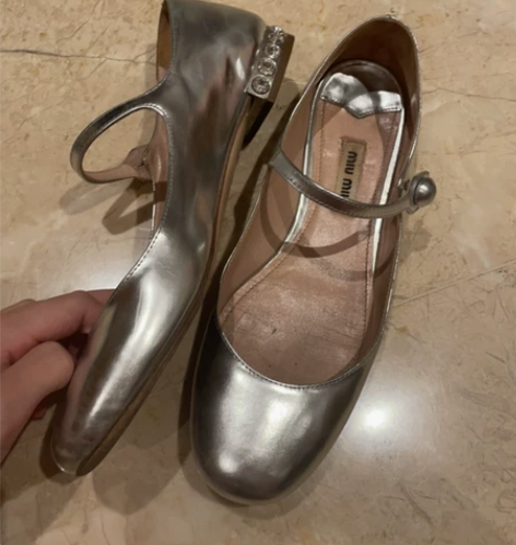 miumiu经典银色一字带圆头mary j...