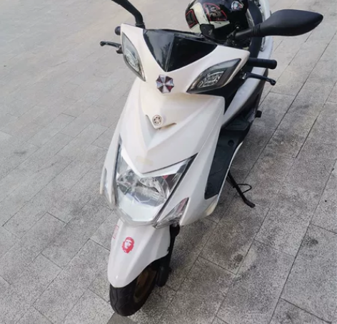 雅马哈近战三代目，15年9月的车，车子三手...