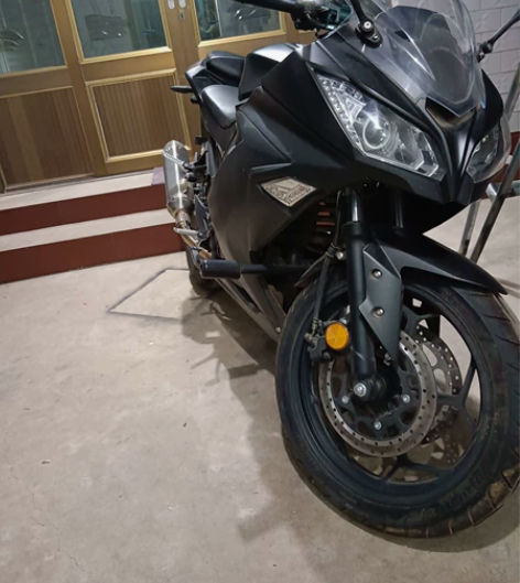 21年3月出厂    安全行驶1600公里...