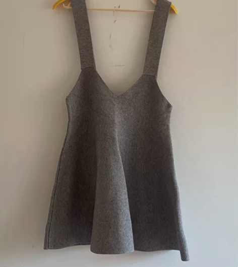 全新针织背带裙 里面搭配白衬衫穿很好看 感...