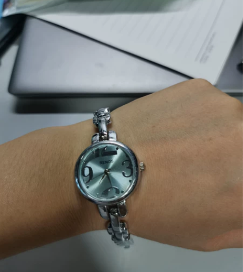 电子手表，送全新电池。买来考试看时间的有点...