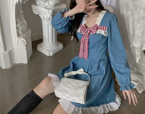 三蚊鱼短款牛仔连衣裙女秋季长袖方领蝴蝶结少...