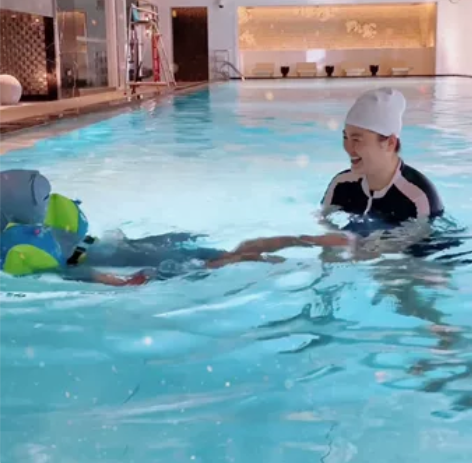 【狂欢价】BE范德安裙式连体泳衣女运动风修...