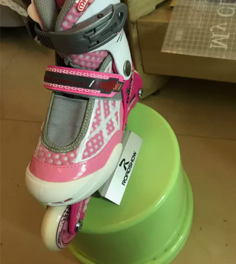 米高906全新低价出售米高906全新轮滑鞋...