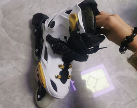 淘宝买的  大一上了半学期轮滑课  之后就...