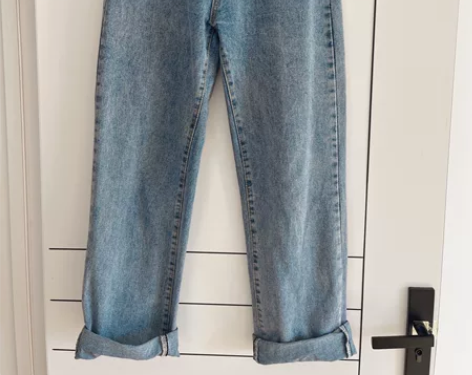 阔腿直筒牛仔裤L码 腰间有扣子可以调节腰围...