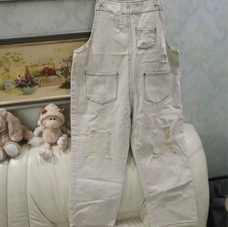 浅色破洞牛仔裤，有笔痕，小个子穿，随缘出。...