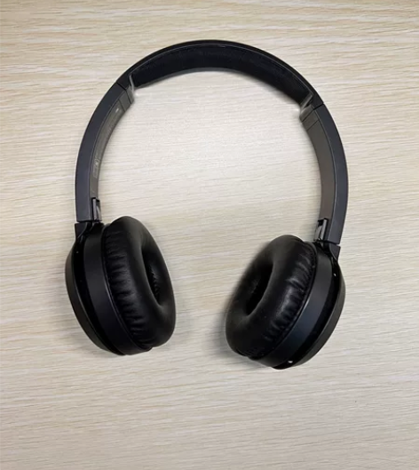 飞利浦头戴式耳机 去年买的，九成新，好久没...