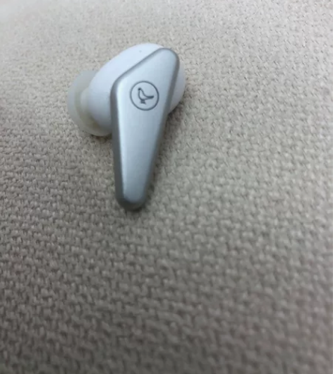 小鸟air左耳机一个，一代普通版，裂开粘过...