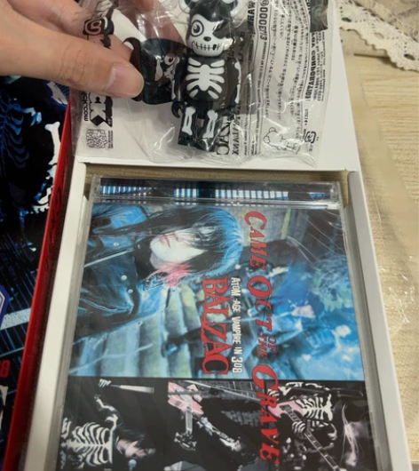 （送本书）bearbrick balzac...