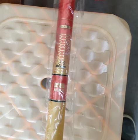 一手鱼竿，全新未拆封，海明威正品，手感轻盈...