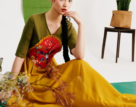 此岸歌声*军绿拼黄红绣花连衣裙