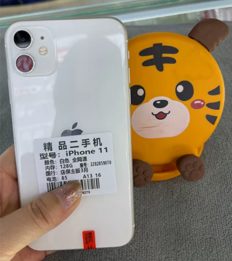 苹果11 国行白色128G 全原装 机子靓...