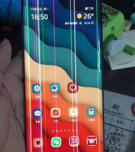 换了一个电池把屏幕搞坏了，悲催。出售三星n...