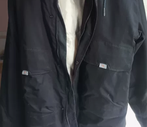 120包邮黑色男连帽羽绒服，425元购入1...