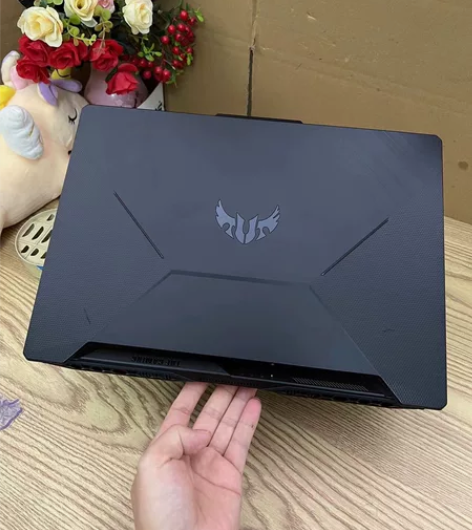 华硕飞行堡垒8 i7八核 电竞144游戏本...