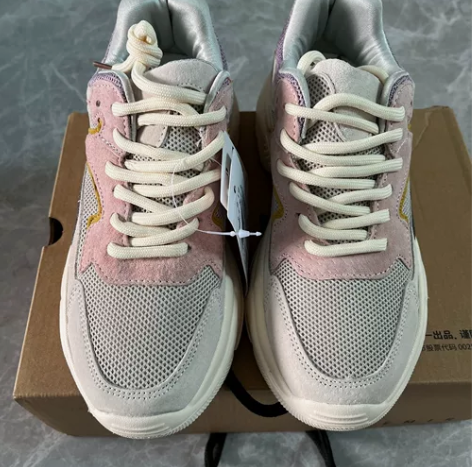 森马女士休闲运动鞋。全新有吊牌，有35码。...