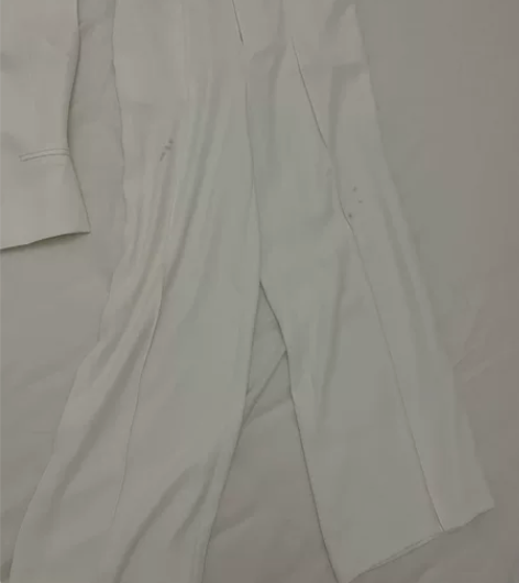 白色西装马甲套装穿了一次沾了点红酒不知道洗...