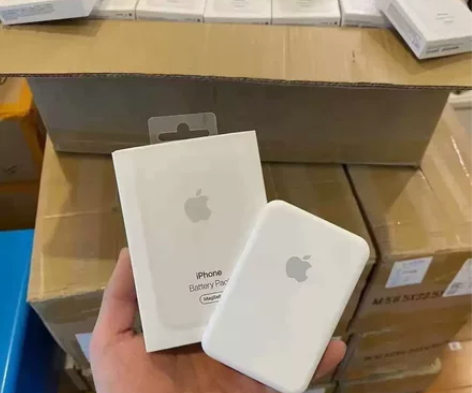 【便宜出】超大容量苹果磁吸无线充电宝小巧便...