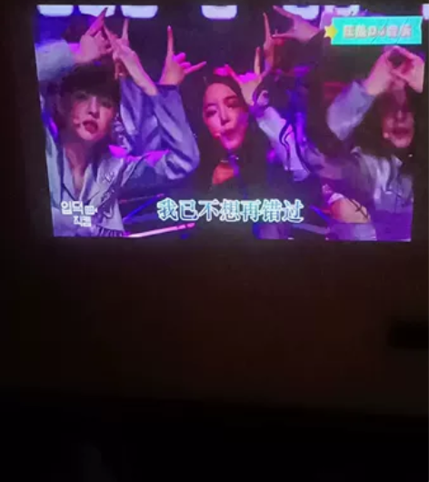 君子兰V1S型投影手机有充电器十线数据线，...