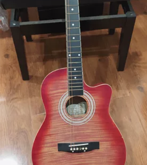 旧的金音吉他一把，弦取了没上，需要的话可以...