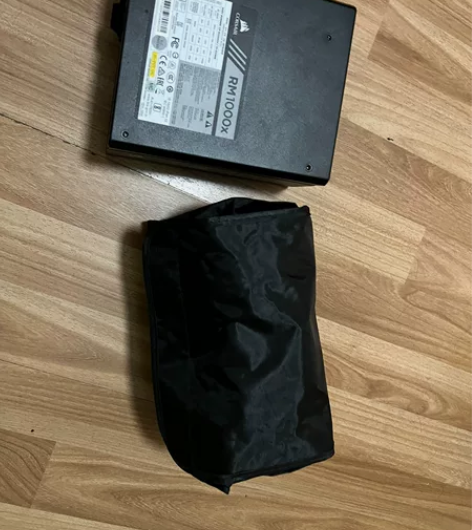 海盗船金牌全模组RM1000x22年出厂的...