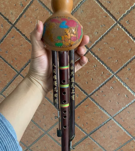 葫芦丝 之前云南旅游买的 没用几次 感兴趣...