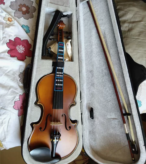 4/4小提琴带一个包，便宜出200块钱不包...