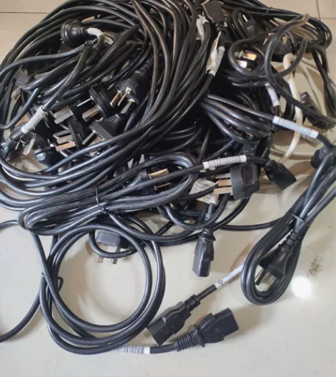 有条码的 品牌电源线 一堆，基本全新，规格...