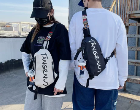 潮流斜挎包男款小众时尚手机男生运动包ins...