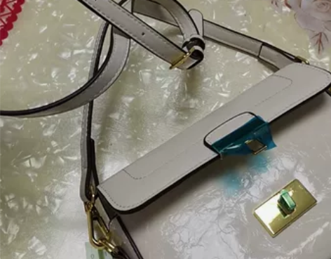 全新女士斜挎包，长19cm，高12cm宽6...