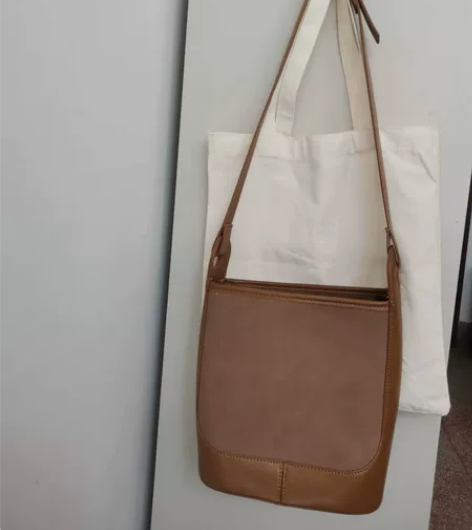 粉丝福利 9.9出单肩包斜挎包水桶包  复...