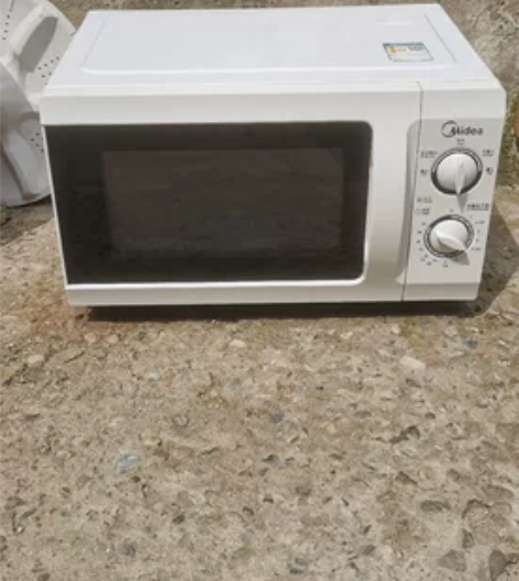 美的微波炉，9成新，150元，不议价，位置...