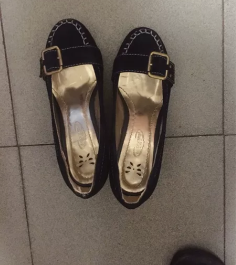 圣琪儿 磨砂皮 单鞋 专柜购的 自己没有后...