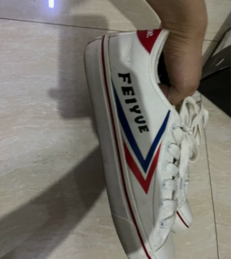 飞跃小白鞋，41码，50包邮不退不换 感兴...