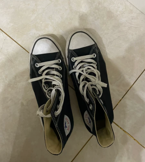 匡威经典款高帮几乎全新40码 感兴趣的话点...