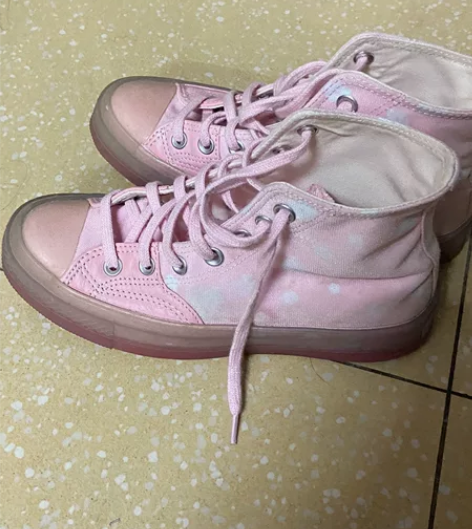 匡威果冻鞋欧阳娜娜同款，因为匡威尺码偏大，...