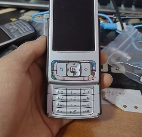 诺基亚N95，主板电池接触片有一个松了，有...