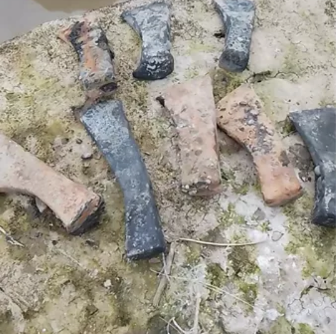 宋代斧头。只有最长那一个了喜欢就拍不讲价，...